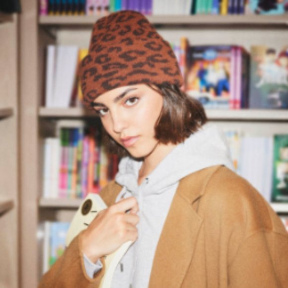 *NEW* Love & Lore Cheetah Print Winter Hat - Picture 1 of 6